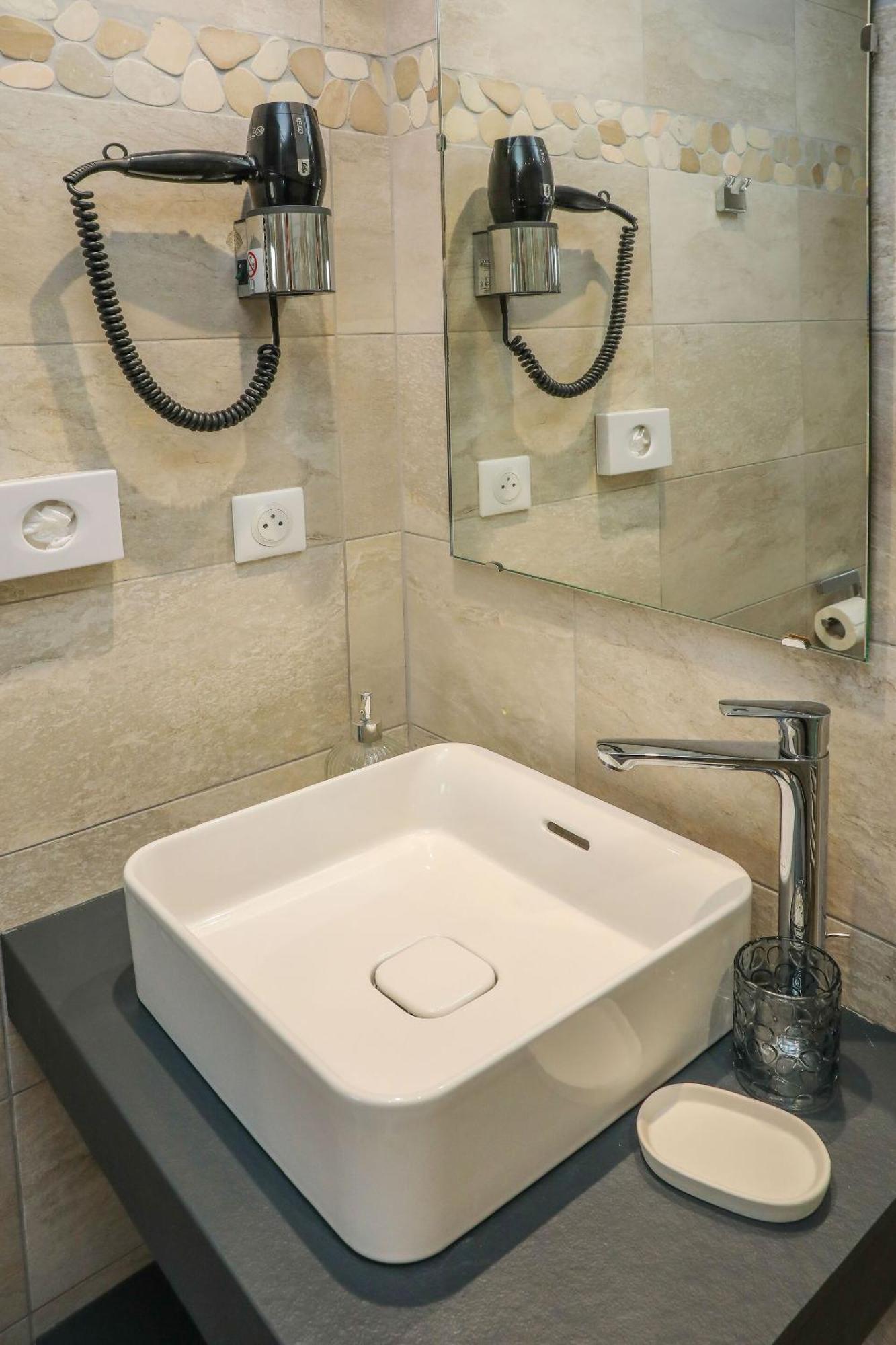 Hotel O Chiroulet Bagnères-de-Bigorre Δωμάτιο φωτογραφία